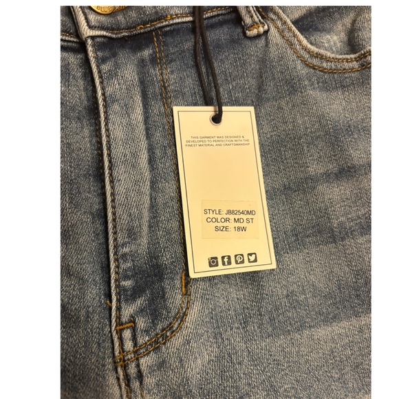 Judy Blue Mid-Rise Cell Phone Pocket Dad Jeans 18W NWT - Picture 4 of 15